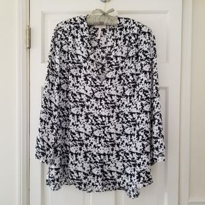 Pretty long sleeved blouse
